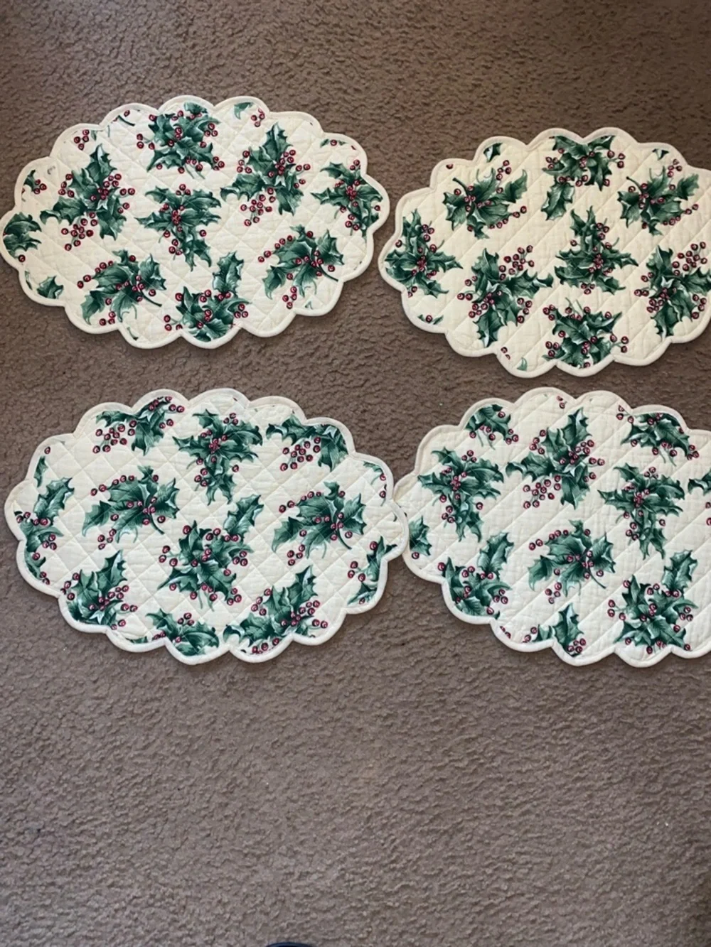4 April Cornell Holiday Holly Leaves Red Berries Festive Quilted Placemats 18”